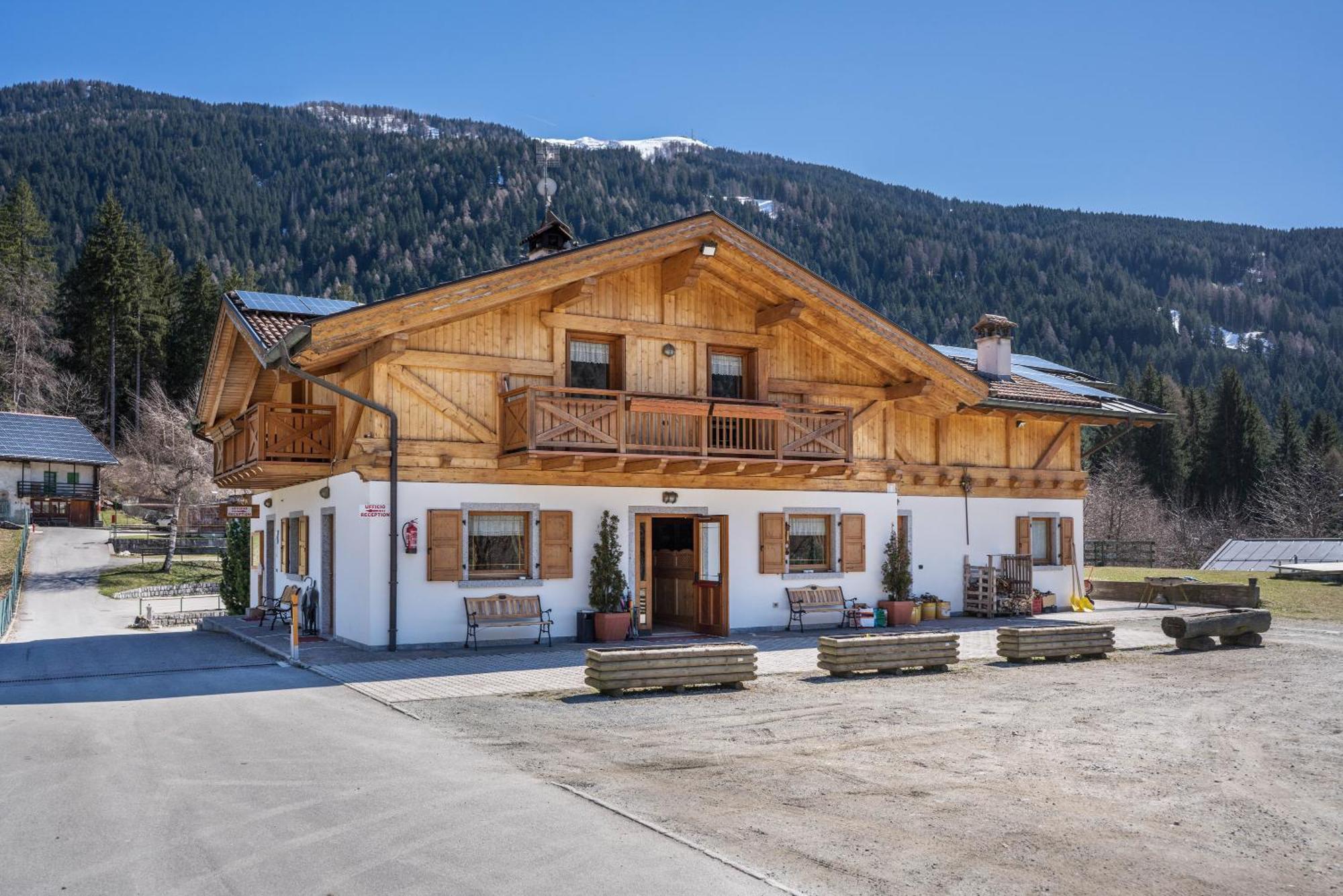 Vila Chalet Camping Fae 3 Madonna Exteriér fotografie